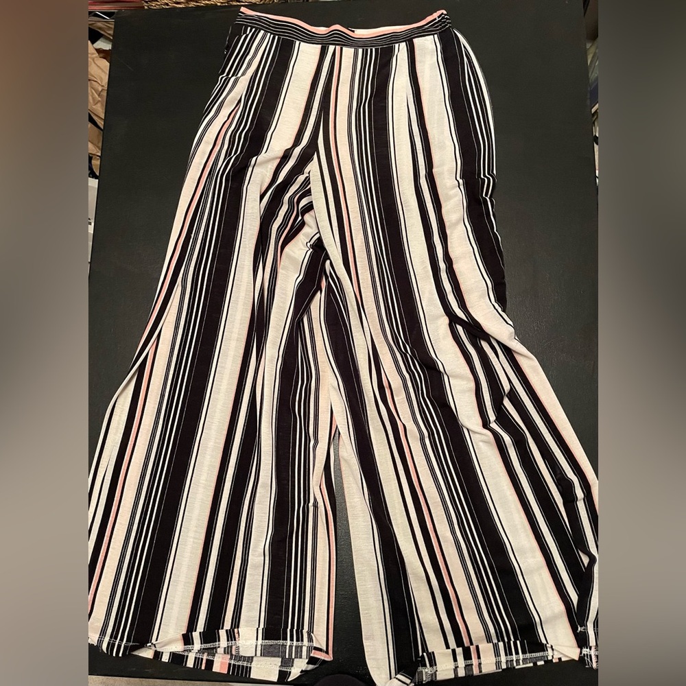 Flowy wide leg pants by Beige